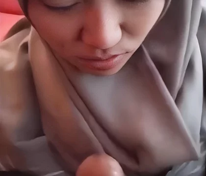 Bokep Jilbab – Pertama Kali Isep Konti Masih Malu tp Mau